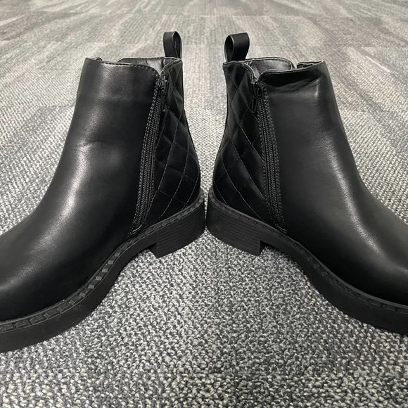 Truffle Collection Side Zip Ankle Boots With Quilting - Black - US 10 - NWOT - Picture 5 of 7